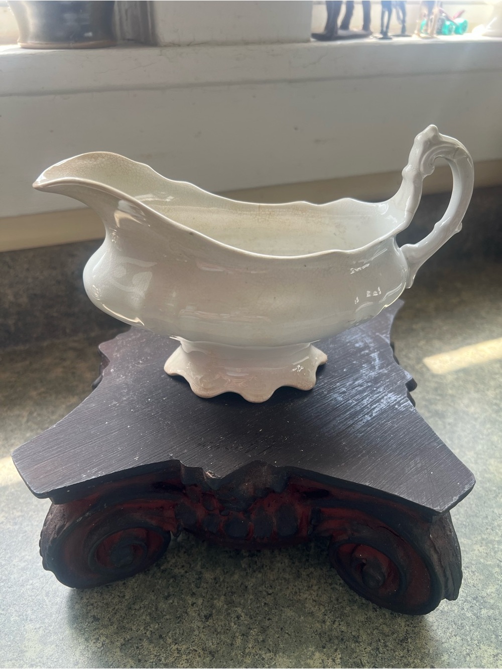 Alfred Meakin English Royal
Ironstone Gravy Boat, Stained, Crazed, Toasty